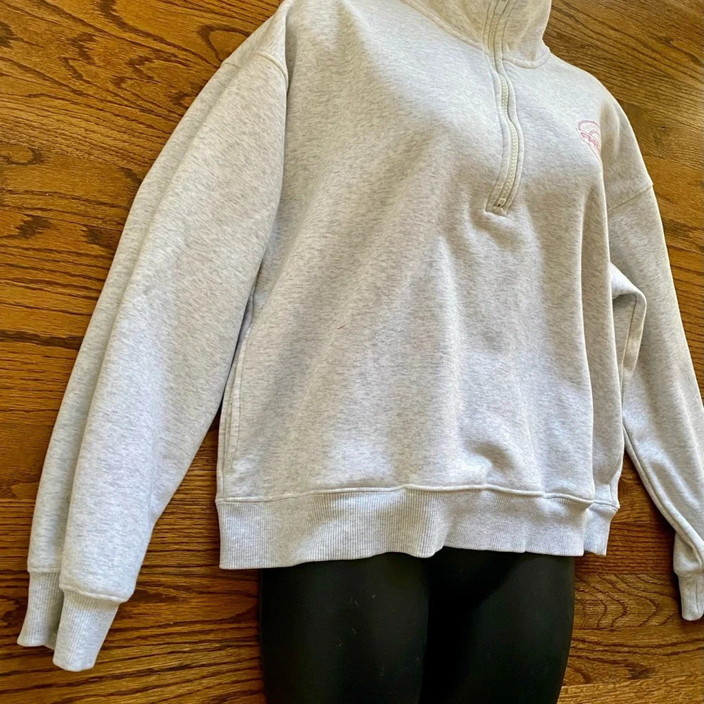 Fabletics Gray Half-Zip Pullover Jacket L • Logo Sweatshirt •